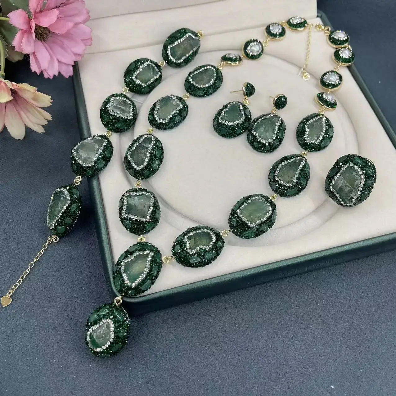 New natural crystal four-piece set, high-end European, American and popular niche fashion set, handmade design jewelry.