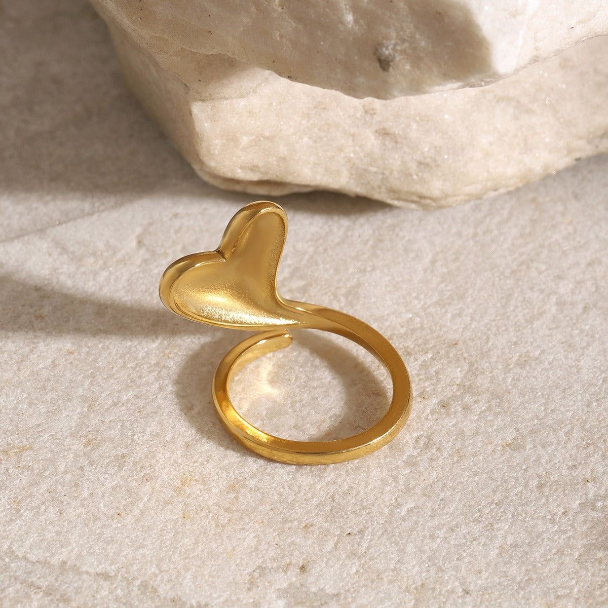 18K gold trendy unique heart-shaped design simple style ring