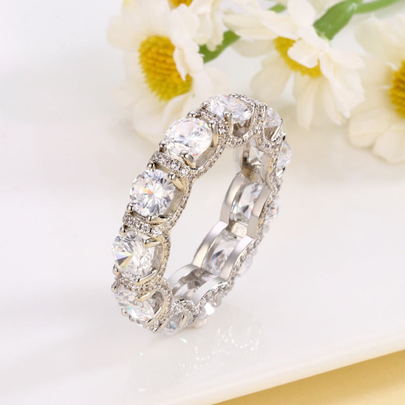 18K gold with diamond design, noble and dazzling ring