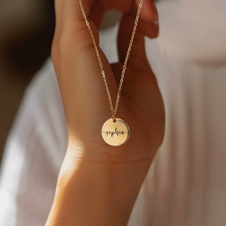 Round pendant necklace with customizable name design