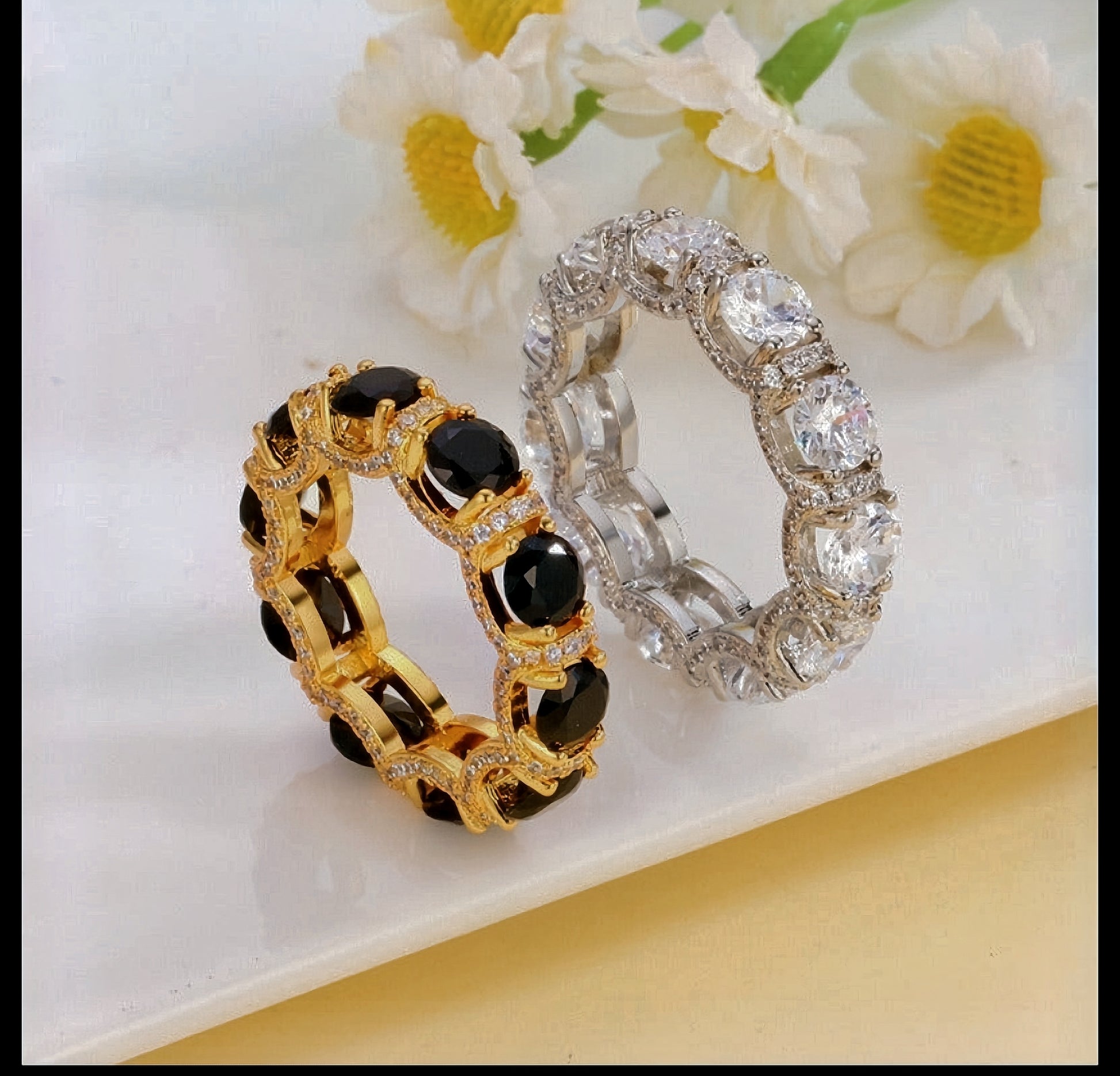 18K gold with diamond design, noble and dazzling ring