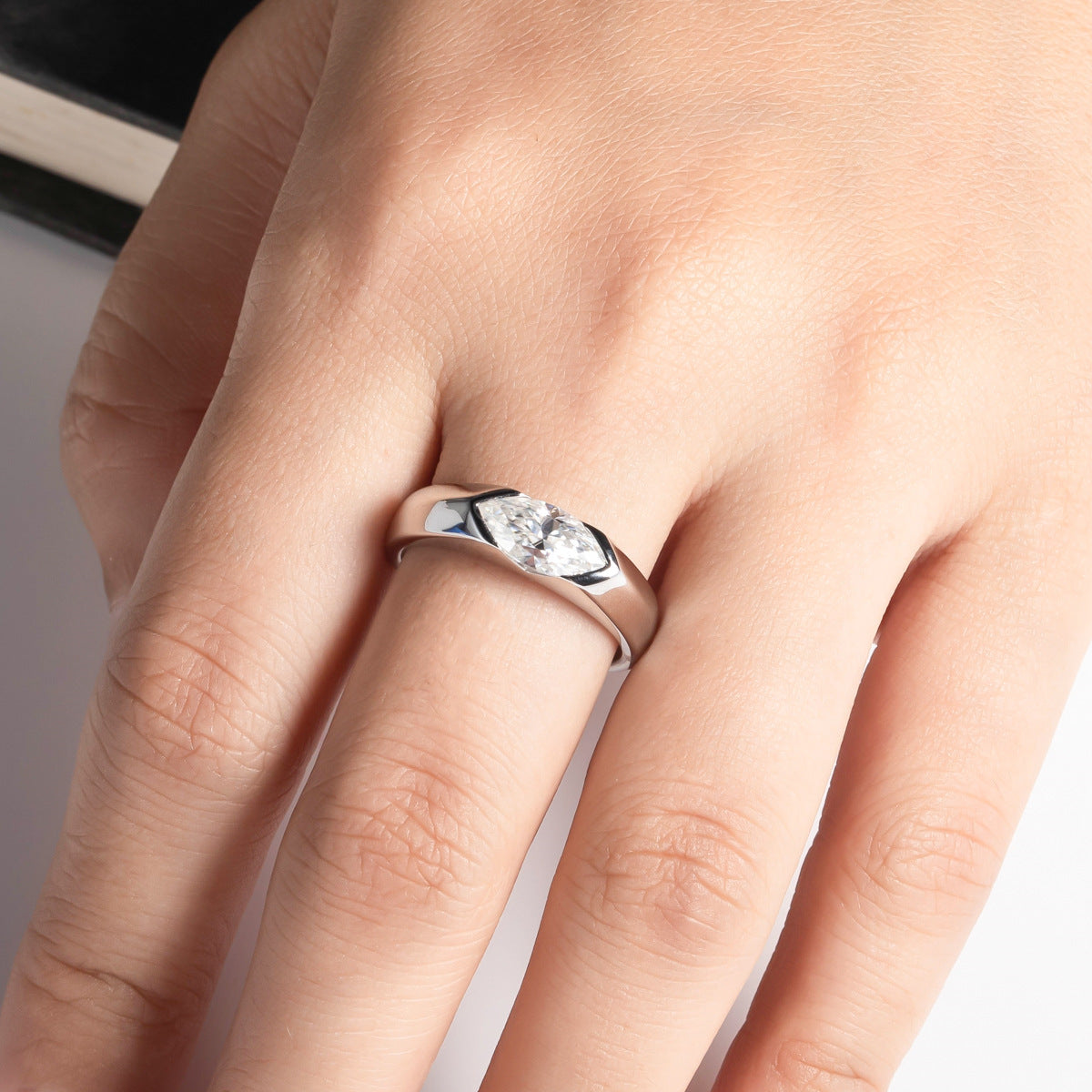 Horse Eye Fashion Personality Moissanite Ring